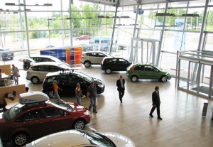 Автодилеры вдвое увеличили продажи новых автомобилей