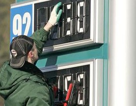Автомобилистам обещают ежеквартальный рост цены на бензин