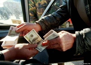 Доллар на черном рынке перешагнул рубеж в Br9000