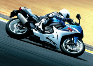 Обзор мотоцикла Suzuki GSX-R600 2011 года ( Видео )