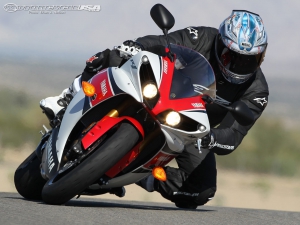 Обзор Yamaha YZF-R1 2012 года - легенда обновляется