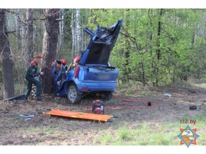 В Глусском районе спасателям пришлось срезать крышу Ford, чтобы освободить пострадавших