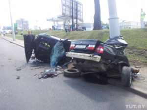 В Минске 20-летний водитель BMW врезался в столб: он погиб на месте